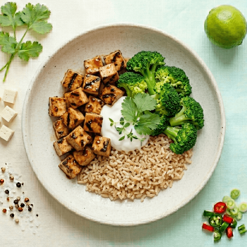 Bowl tofu grillé, riz complet et brocoli